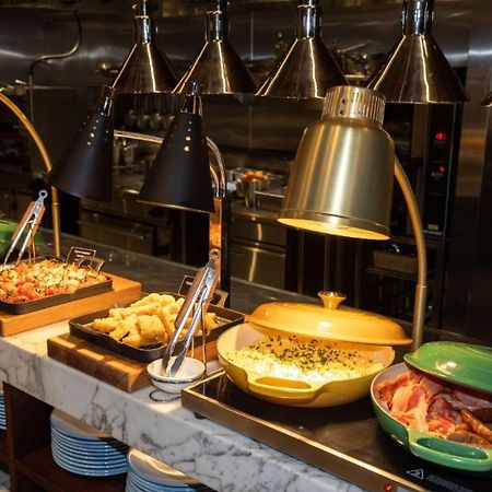 Horizon By Skycity Auckland Bagian luar foto A chafing dish buffet