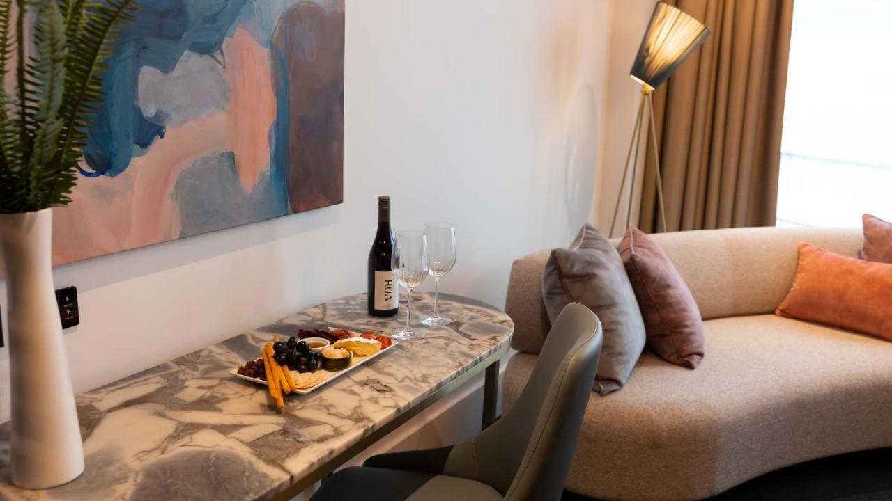 Horizon By Skycity Auckland Bagian luar foto A wine tasting at the hotel