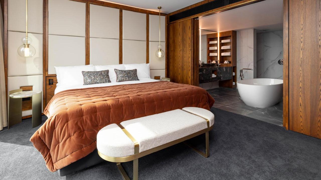 Horizon By Skycity Auckland Bagian luar foto A bedroom at The Hari