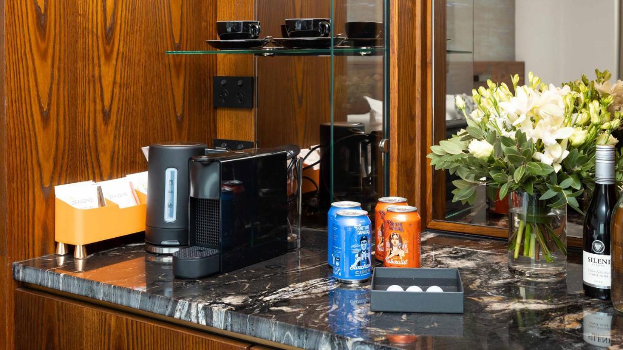 Horizon By Skycity Auckland Bagian luar foto A Nespresso coffee machine in a hotel room