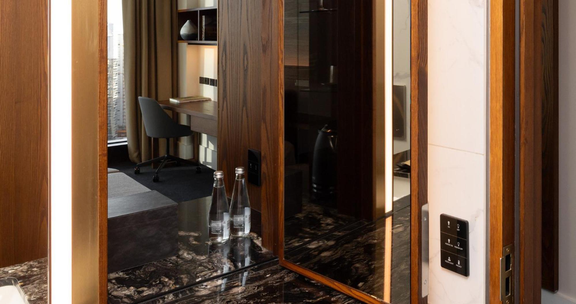 Horizon By Skycity Auckland Bagian luar foto A mirror in a hotel room